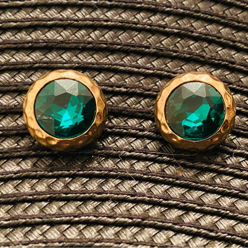 Earrings Gorgeous Emerald stones within gold setting. Such a beautiful set!